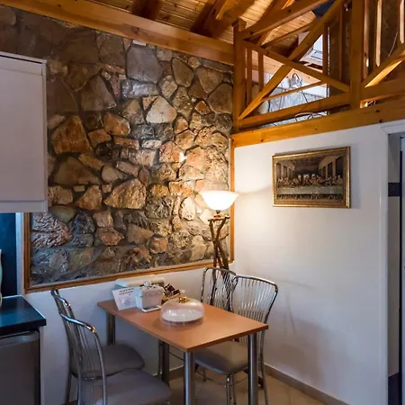 Needa's - Retreat By The Pool * كالاماتا