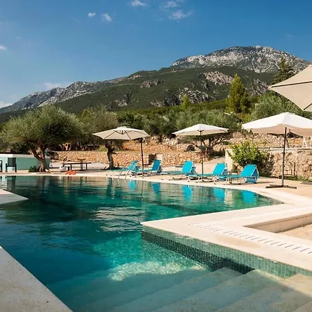 Needa's - Retreat By The Pool Kalamata