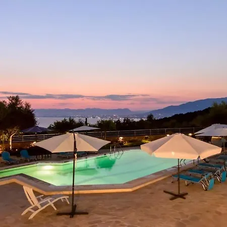 Needa's - Retreat By The Pool Σπίτι διακοπών