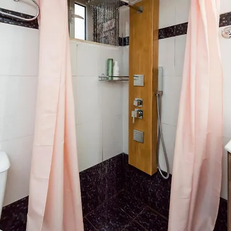 Needa's - Retreat By The Pool Καλαμάτα