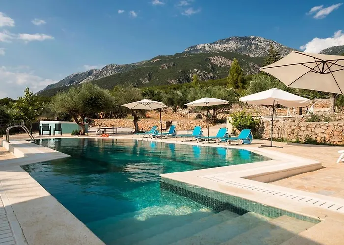 Needa's - Retreat By The Pool קלמאטה