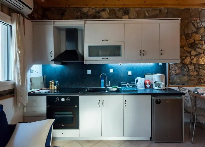 Needa's - Retreat By The Pool בית נופש *