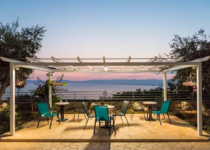 בית נופש Needa's - Retreat By The Pool