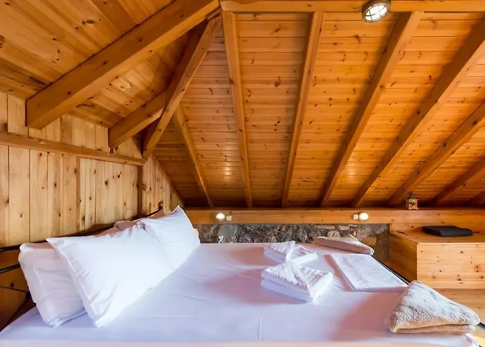 Needa's - Retreat By The Pool בית נופש